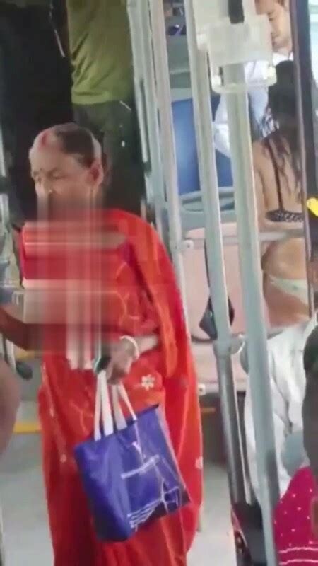 Woman Riding Crowded Delhi Bus In Bra Panty Desi New Semi Nude Masked No Face Videos