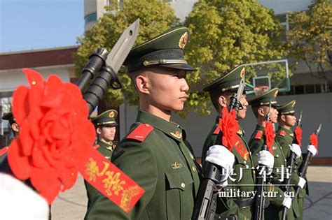 武警保山支队勤务保障中队举行新兵授枪仪式 每日头条