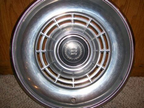 Sell Vintage 14 Ford Ltd Hubcaps 1977 1982 Very Nice In