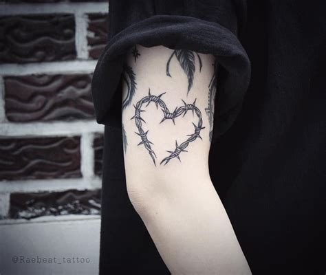 Barbed Wire Heart Tattoo On The Right Upper Arm Neck Tattoo Wire