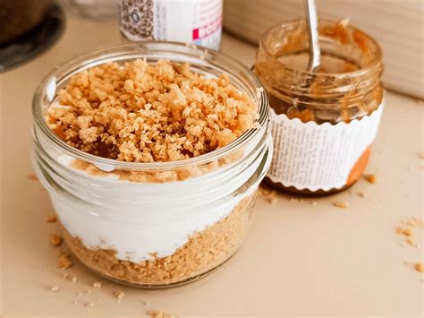 Fette Biscottate Con Marmellata E Yogurt In Barattolo Economista