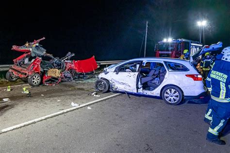 Frontalunfall Fordert Zwei Todesopfer Auf Der L Feuerwehr Meinerzhagen