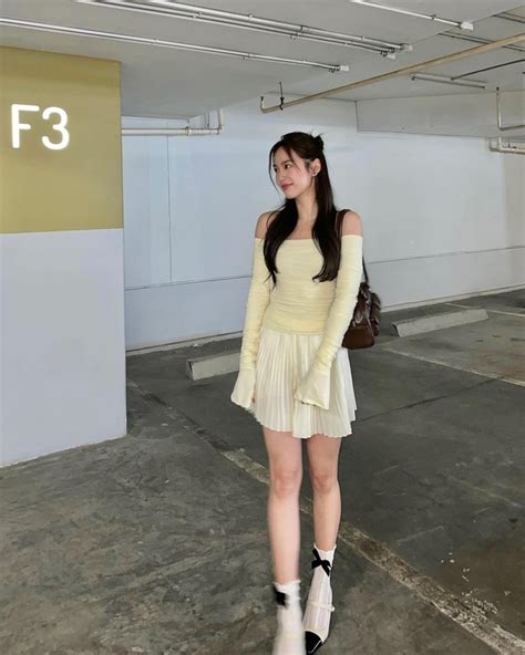 Mê style basic gần triệu người follow Instagram của nàng hot girl