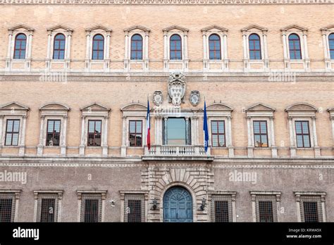 facade of Palazzo Farnese in Rome Stock Photo: 169587206 - Alamy