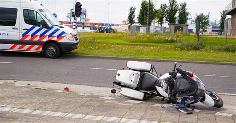 Motoragent In Rotterdam Omgekomen Bij Ongeval Betrokken Vrachtwagen