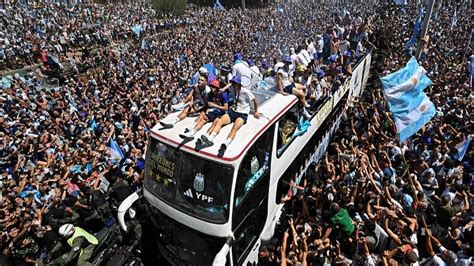 L équipe argentine rentre au pays avec les honneurs et tient un défilé