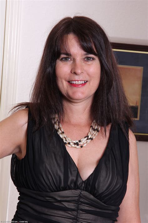 Gorgeous MILF Sherry Lee Shows Off Her Small Tits Her Bald Pussy CoedCherry