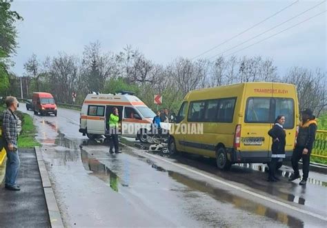 Microbuz școlar implicat în accident A fost activat Planul Roșu de