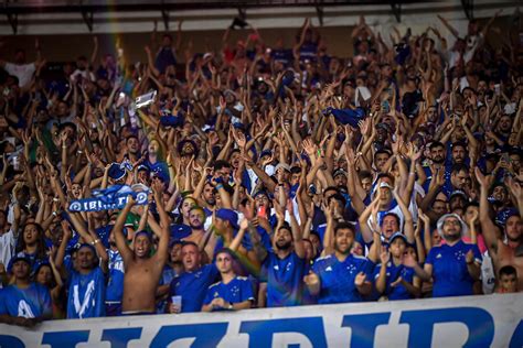 O dia em que a torcida do Cruzeiro calou o Flamengo no Maracanã