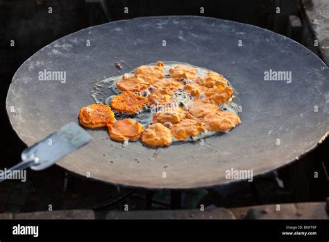 Dhaka Street Food Hi Res Stock Photography And Images Alamy