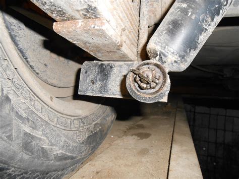 Замена втулок задних амортизаторов — ИЖ 27175, 1,6 л, 2011 года ...