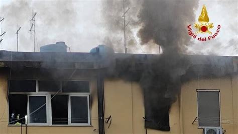 Incendio In Un Appartamento Paura All Alba In Un Condominio Linkoristano