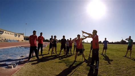 Sesión Práctica De Lanzamiento De Peso En Especialización En Atletismo