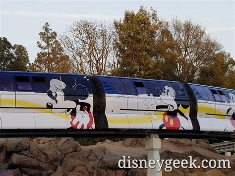 Disneyland Monorail Blue Mickey Mouse Wrap Pictures The Geek S Blog