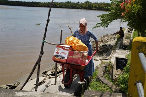 Abrasi Sungai Konaweha Ancam Permukiman Warga Desa Muarasampara