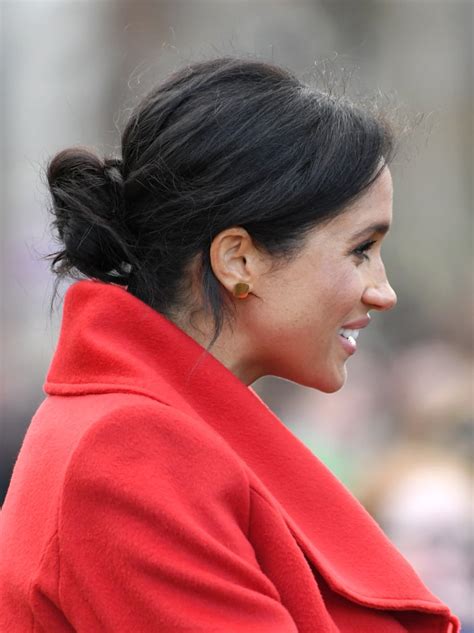 Meghan Markles Messy Knot 2019 Meghan Markle Hair Popsugar Beauty