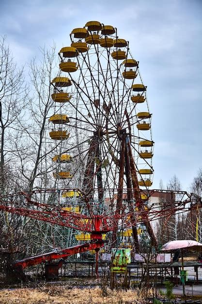 Roda gigante velha na cidade fantasma de pripyat consequências do