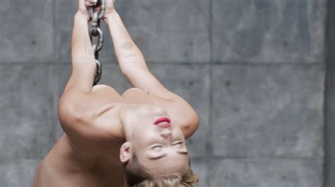 Miley Cyrus Aparece Nua Em Clipe De Wrecking Ball Seus Lindos