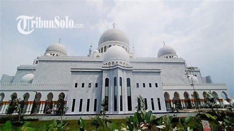 Megahnya Masjid Raya Sheikh Zayed Tempat Wisata Religi Baru Di Solo