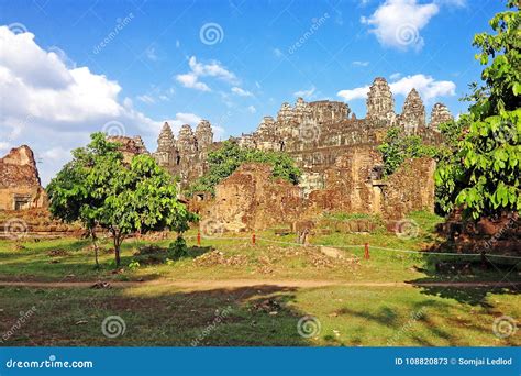 Phnom Bakheng Temple Angkor Stock Image Image Of Tonle Religious