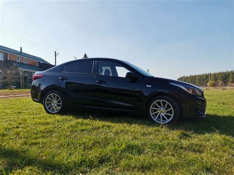 Черный КИА РИО 4 на дисках Воссен | фото KIA Rio