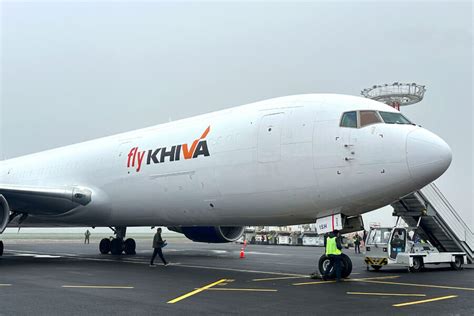 Первый самолет авиакомпании Fly Khiva встретили в аэропорту Ташкента ...