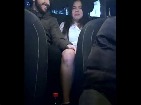 Pareja joven amateur follando en un taxi en Madrid con camara oculta XVIDEOSダウンローダー XVIDEOSの