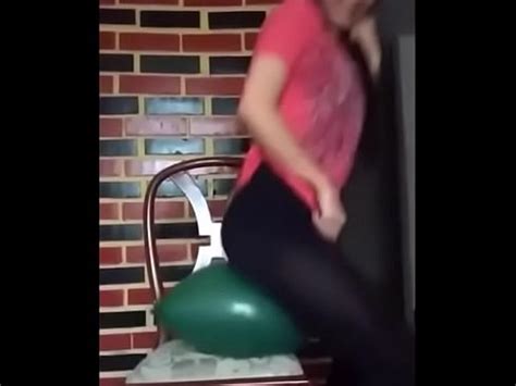 Sexy Girl Sit To Pop XVIDEOS