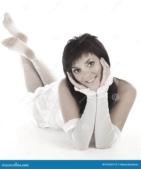 Jonge Vrouw In Witte Lingerie Stock Afbeelding Image Of Meisje Brunette 97432113