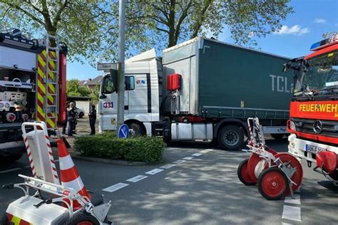 Schwerer Unfall in Bocholt 61 Jährige unter Lkw eingeklemmt