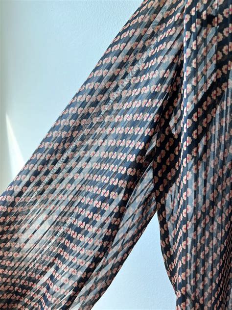 Vintage 1970s Floral Pussy Bow Blouse Size Small She Gem