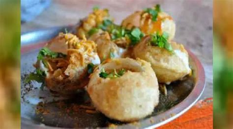 Top 10 Tempting Street Foods of Mumbai - FitBiz.in - Fitness, Sports ...