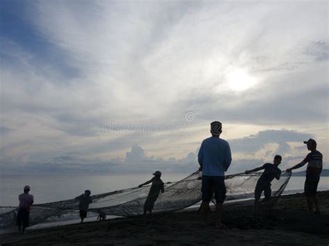 Philippines Net Fishing Editorial Photo Image Of Baybay 30459971