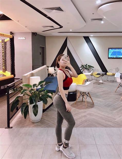Cuộc sống sang chảnh của hot girl ngủ gật tuổi