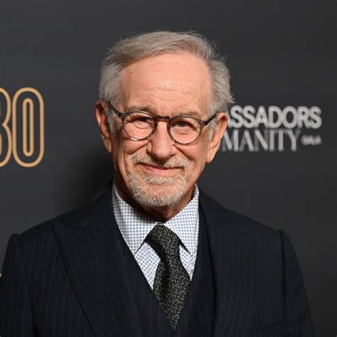 Fans Blown Away by Legendary Rock Band on Farewell Tour - Parade