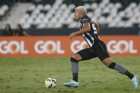 Tr S Meses Ap S Ser Anunciado Pelo Botafogo Luis Henrique Tem Menos De