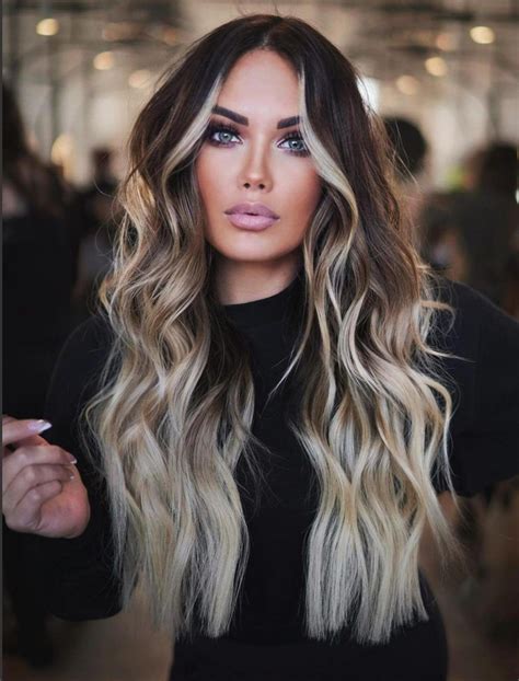 31 Two Tone Hair Color Ideas New Hair Color Trends 2022 Brunette