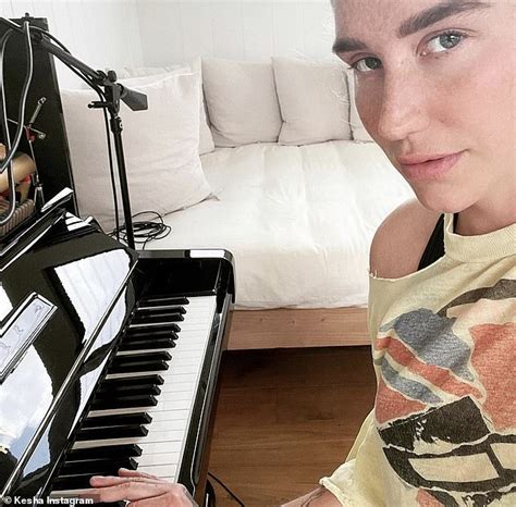 Kesha Puts On A Busty Display In Black Bikini On The Beach During Hawaii Vacation Daily Mail