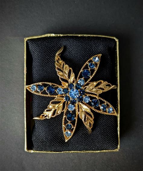 Vintage Lisner Brooch S Gold Tone Shades Of Blue Gem