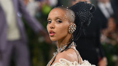 Watch Fka Twigs Perform Cellophane At London Charity Show