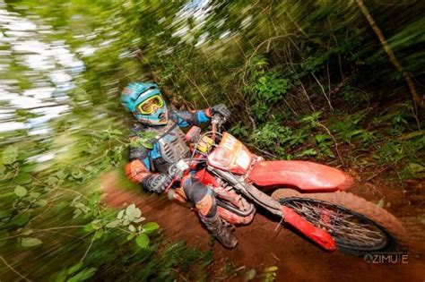 Competidores Enfrentam Muitas Passagens Molhadas No 37º Enduro Do