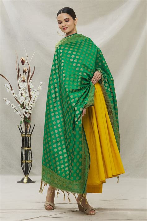 Buy Naintara Bajaj Green Art Silk Jacquard Floral Woven Dupatta Online