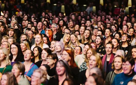 Pub Choir brings mass singing to Aotearoa | RNZ