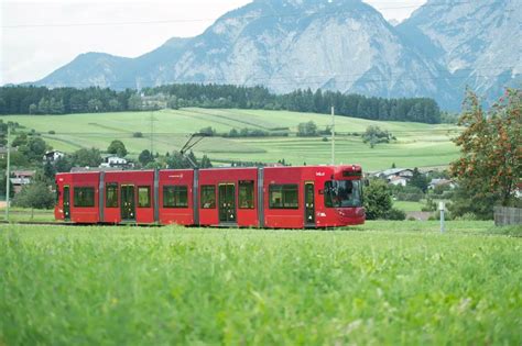 Panorama Straßenbahn Innsbruck Von der City in Natur