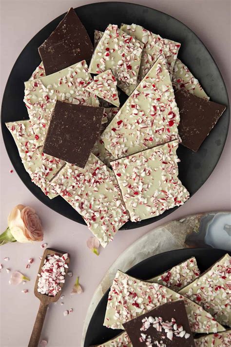 5-Ingredient Chocolate Peppermint Bark - Food Dolls