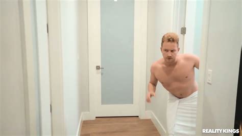 It S Fucking Hot How My GF S Roomie Rubbing Herself Xoey Li