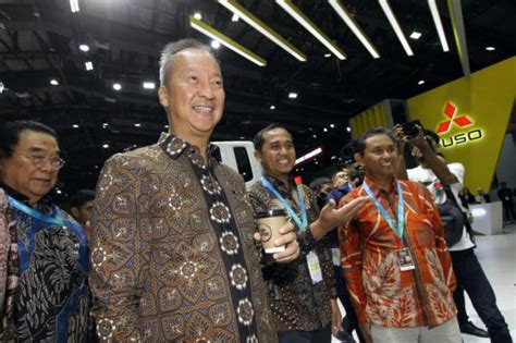 Menteri Perindustrian Agus Gumiwang Buka Pameran GIICOMVEC 2024