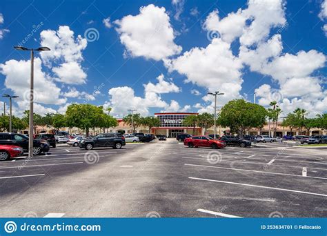 RK Centers Winn Dixie Supermarket Miramar FL Editorial Photo - Image of ...