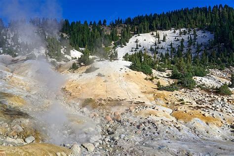 Geothermal Activity In Lassen Volcanic National Park Photo Background ...