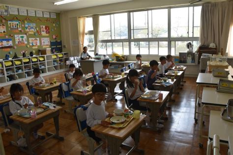 給食の様子（1年生） 美濃加茂市立伊深小学校